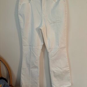 NWOT DG2 VIRTUAL STRETCH WHITE JEANS 16W